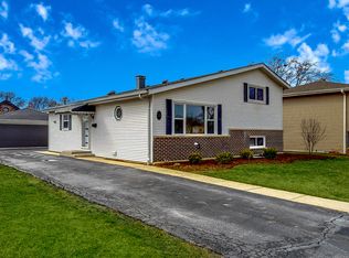 22 S Park Ave, Addison, IL 60101