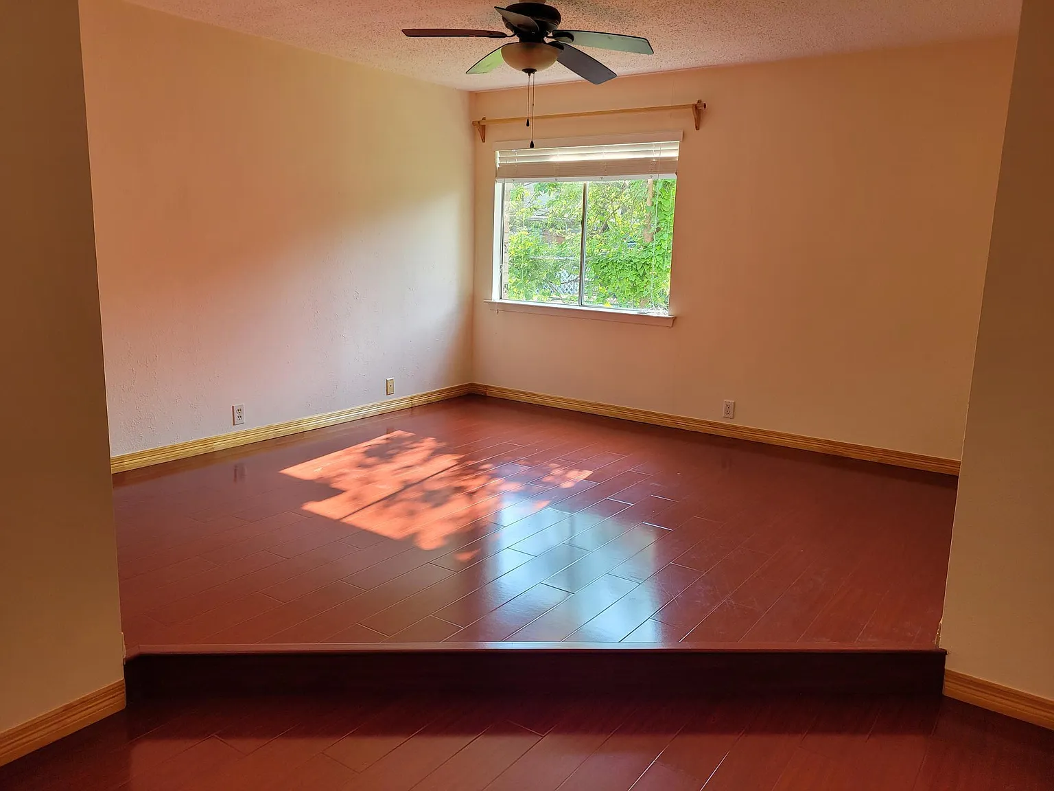 3412 Fontaine St — Photo 2