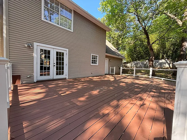 1823 W Berry St — Photo 21