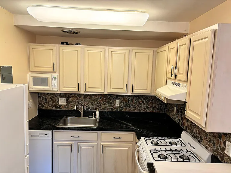 3900 Tunlaw Rd NW #208 — Photo 3