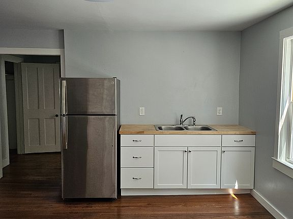 Stainless appliances, butcher block countertop and wonderful hardwood flooring. Lots of sunlight!