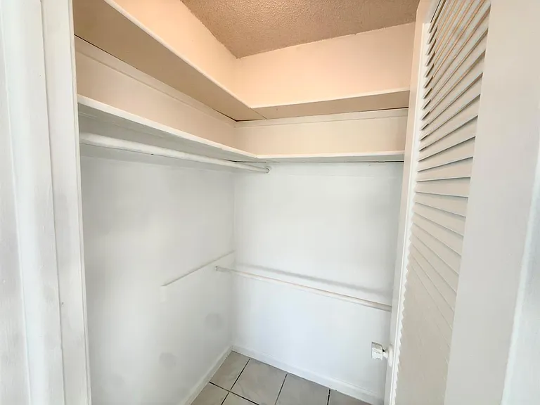 7643 NW 74th Ave — Photo 11