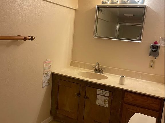 2nd image of 2049 Yarmouth Ave