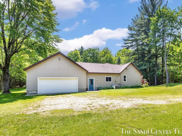 7120 Quarterline Rd, Spring Lake, MI 49456