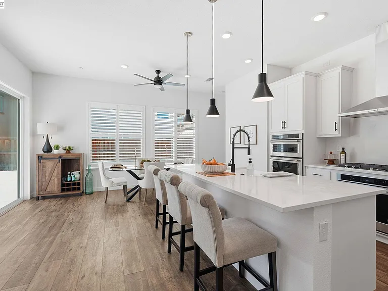 1550 Plumas Dr — Photo 16