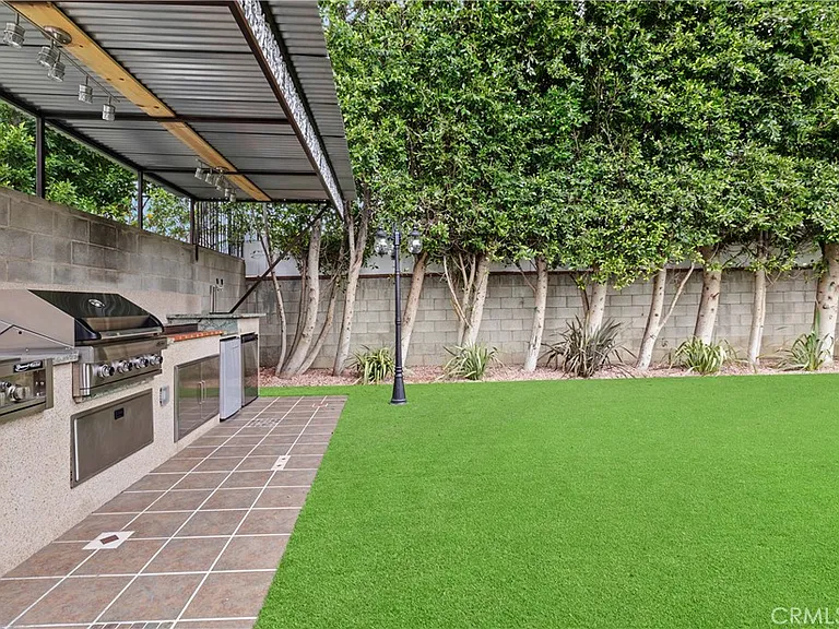 6508 Mammoth Ave — Photo 30