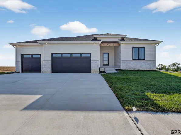6237 N 207th St, Elkhorn, NE 68022