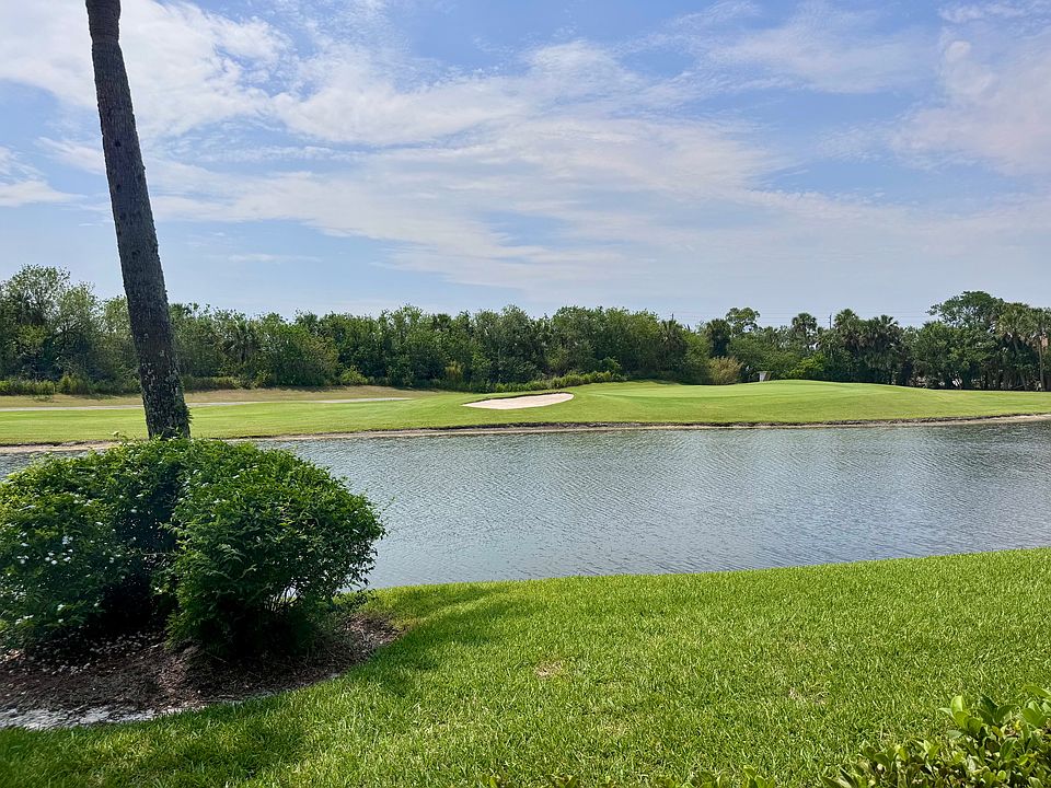 1st floor w/ STUNNING lake & golf course views to enjoy!