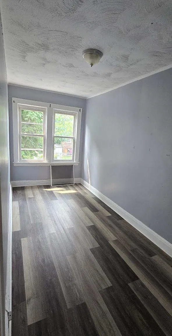 3 bed, 1.5 bath, 1200 sqft, $2,300 — Photo 1