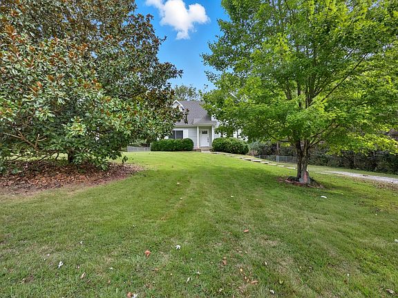 4th image of 1307 Sun Valley Rd