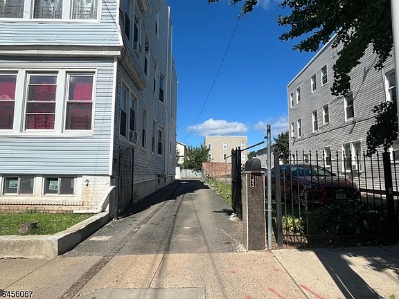 3rd image of 193.5 Hillside Ave