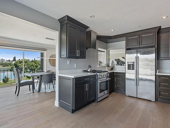 3rd image of 454 Wesley Ave #1