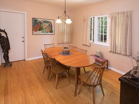 New Modern Paint Colors - Spacious diningroom