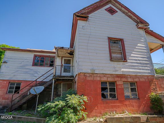 5th image of 636 Church St