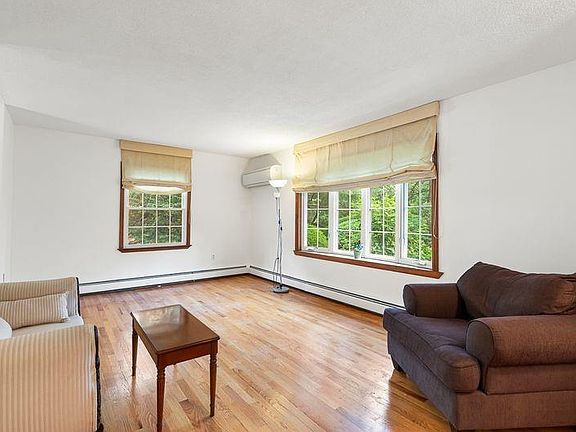 5th image of 47 Gentian Dr