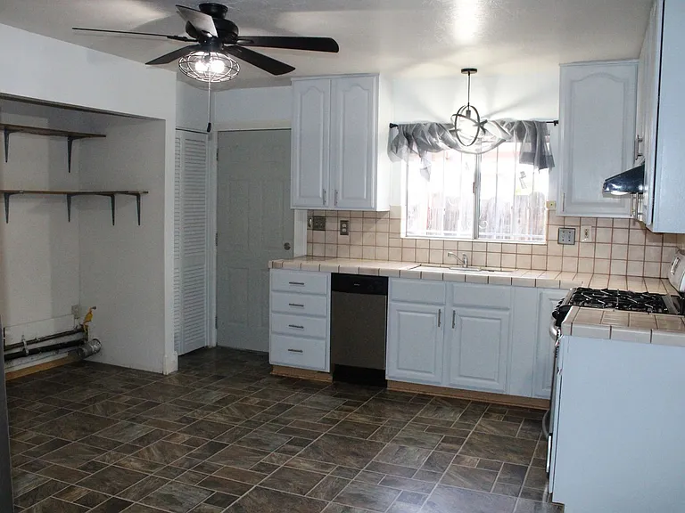 135 Poinsettia Ave — Photo 9