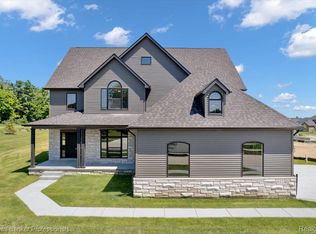 622 Westlake Ave, Oxford, MI 48371