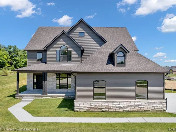 622 Westlake Ave, Oxford, MI 48371