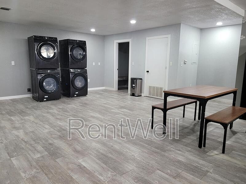 2nd image of 2123 15th St #G1
