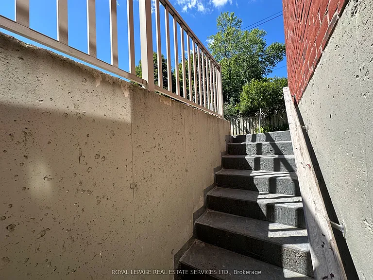 87 Lawrence Ave W — Photo 18