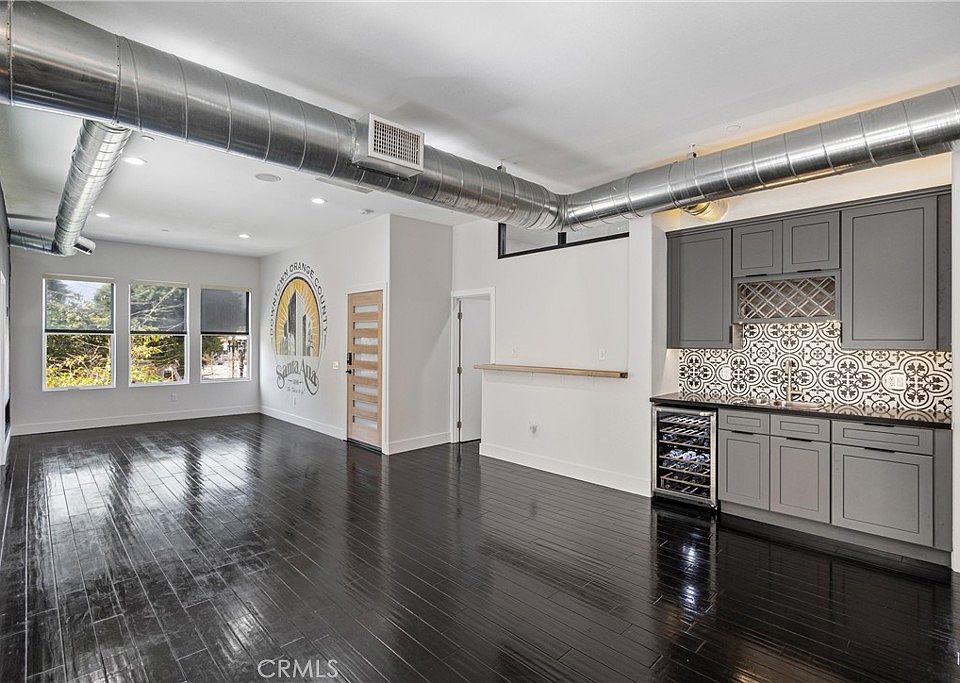 1st image of 190 W 3rd St