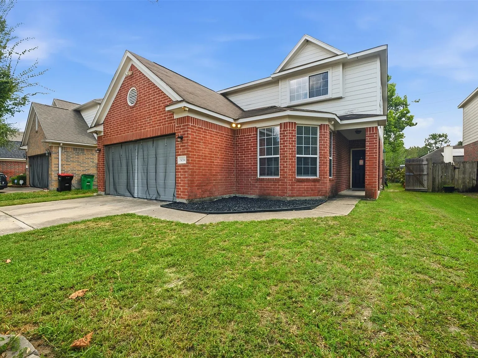 3 bed, 2.5 bath, 2344 sqft, $2,400 — Photo 2