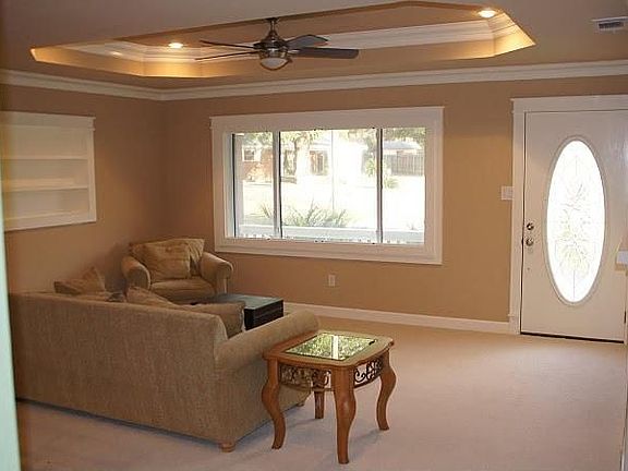 5th image of 410 Brooks Cir