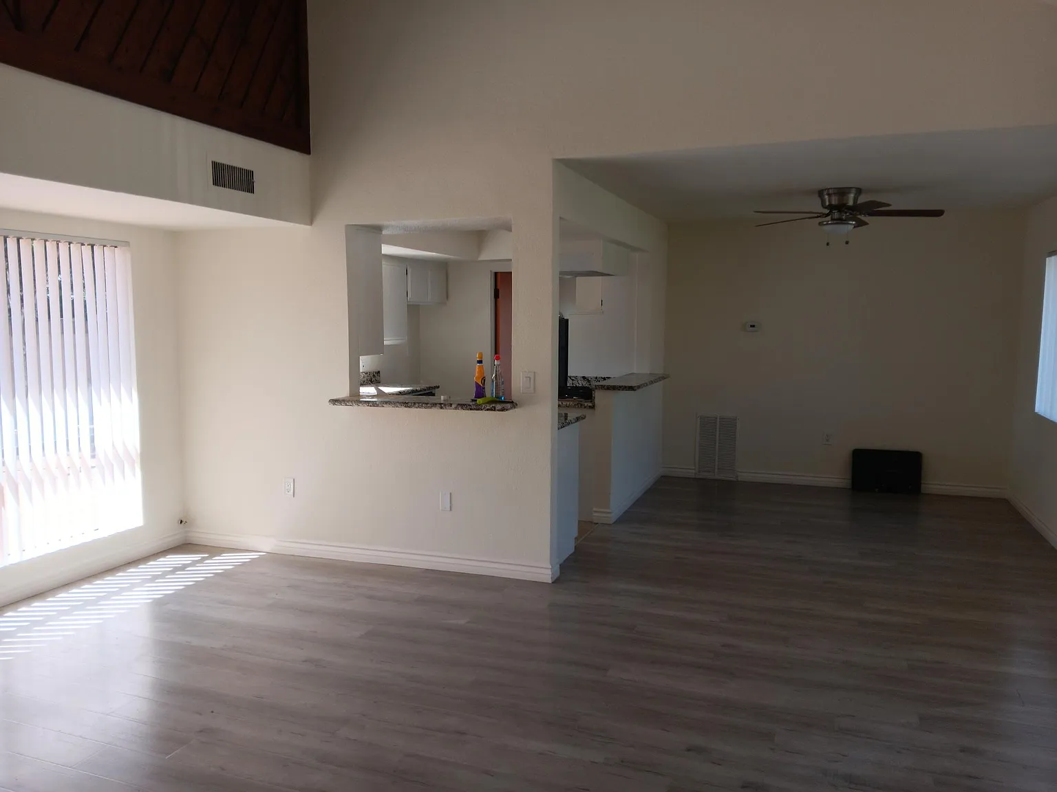 3 bed, 2.5 bath, 1875 sqft, $4,400 — Photo 4