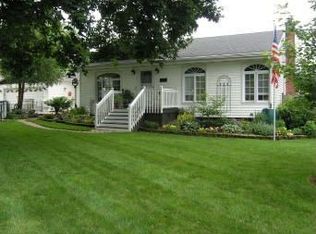 31 W Taylor Rd, Lombard, IL 60148