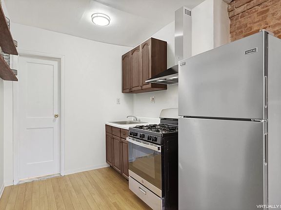 5th image of 153 1/2 Stanton St #2R