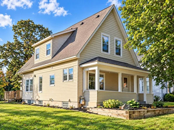 106 E McKay St, Saline, MI 48176