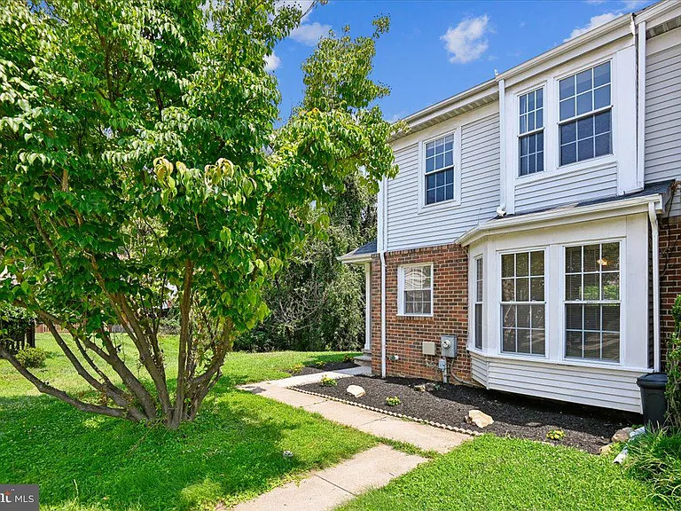 17 Ruddington Ct — Photo 2