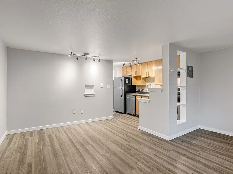 410 Delaware St — Photo 41