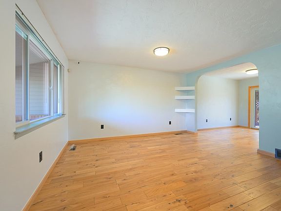 3rd image of 230 Alice Ct