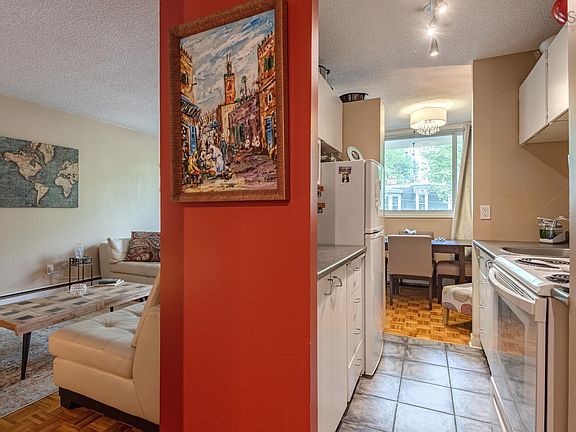 4th image of 990 McLean St #305