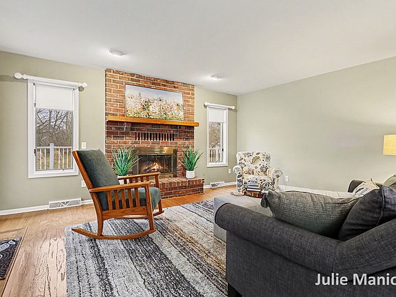 5th image of 4701 Maple Hollow Ct SE