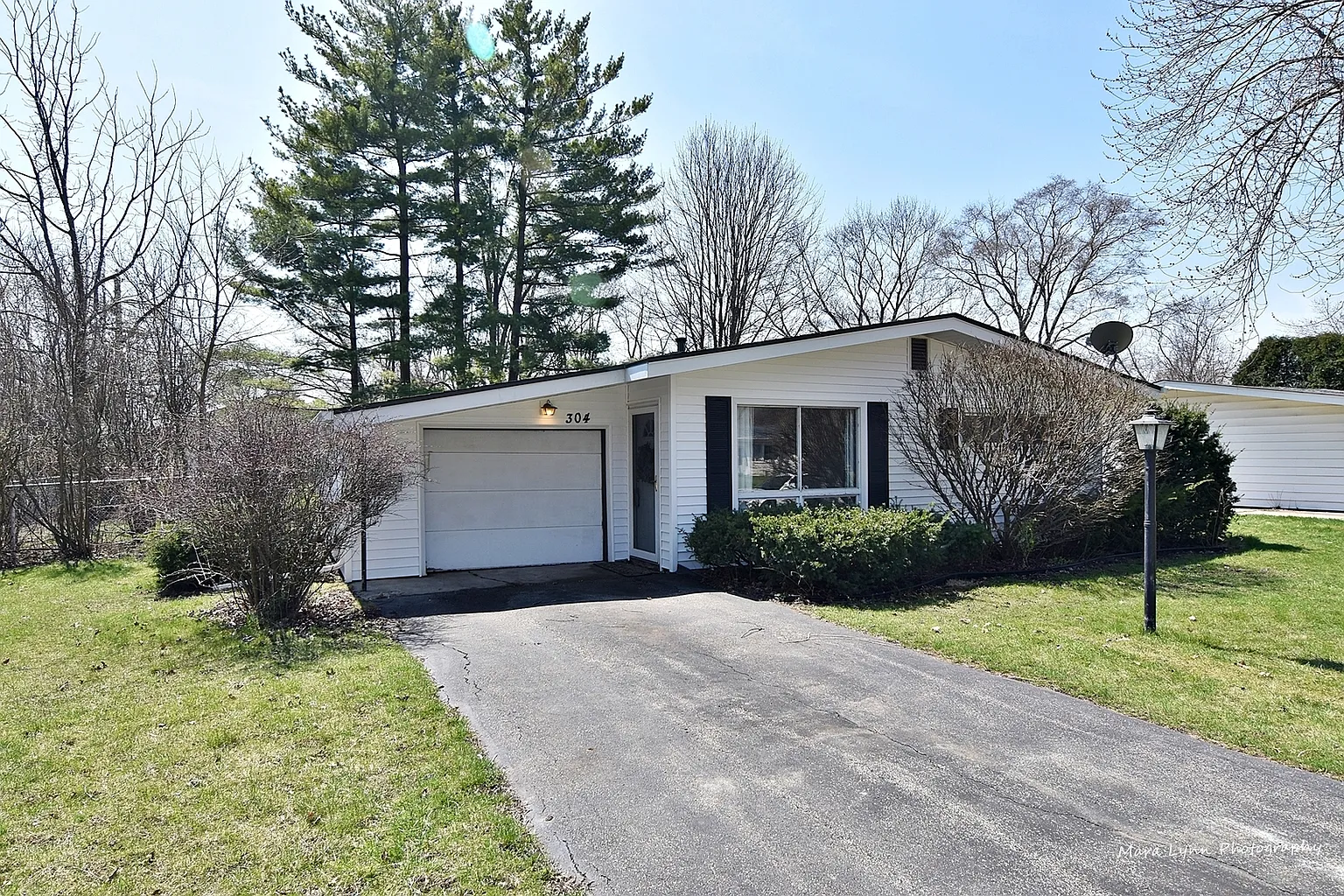 304 Harmony Dr photo 1