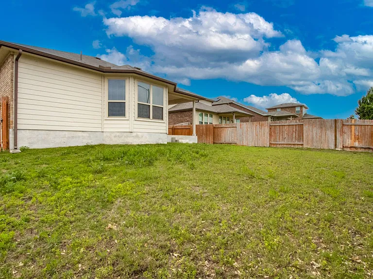 2924 Barbed Wire St — Photo 29