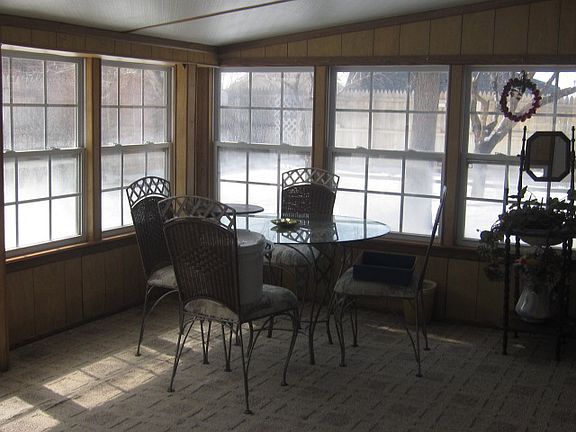 Spacious All Season Room