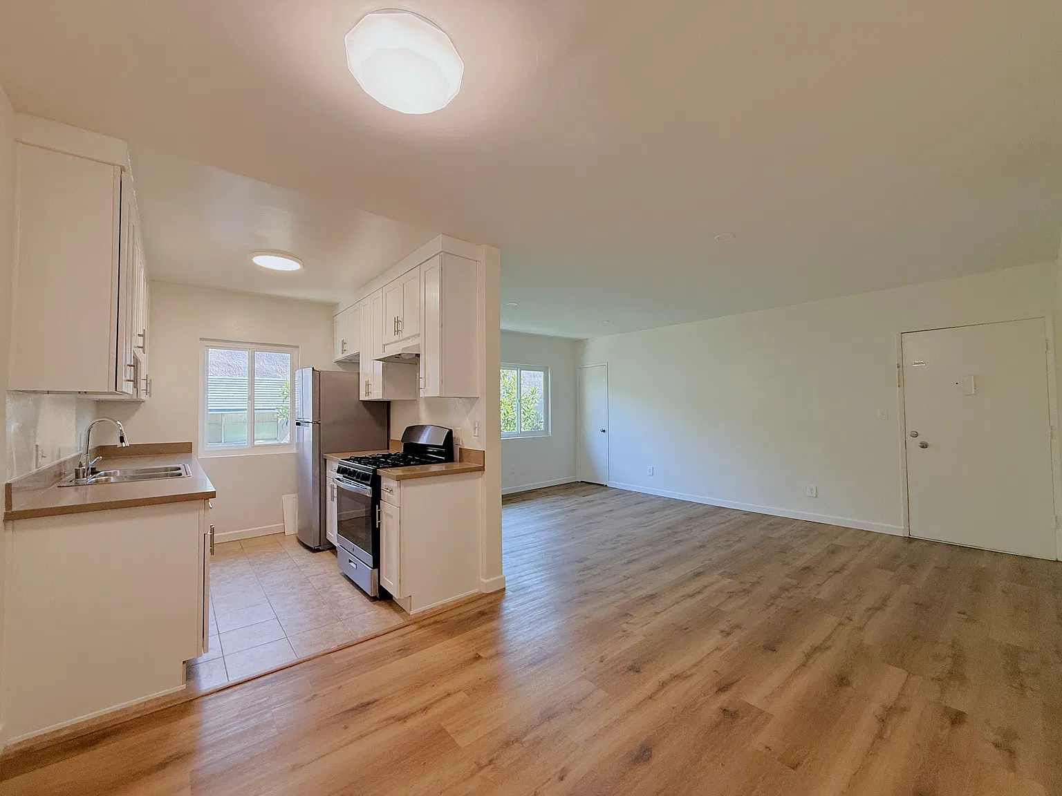 2 bed, 1000 sqft, $2,300 — Photo 4