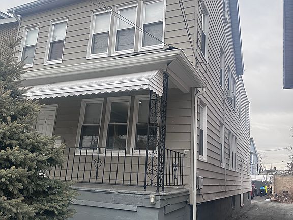 2nd image of 12 Ayr St Floor 1