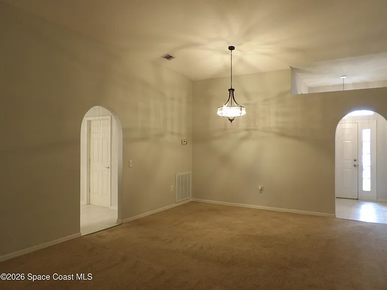 410 Birch Ave SW — Photo 4