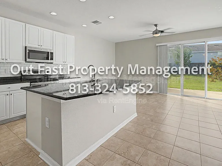 6919 Holly Heath Dr — Photo 20