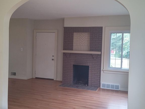 2nd image of 535 Roslyn Ave