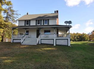 837 Bear Lake Rd, Gouldsboro, PA 18424