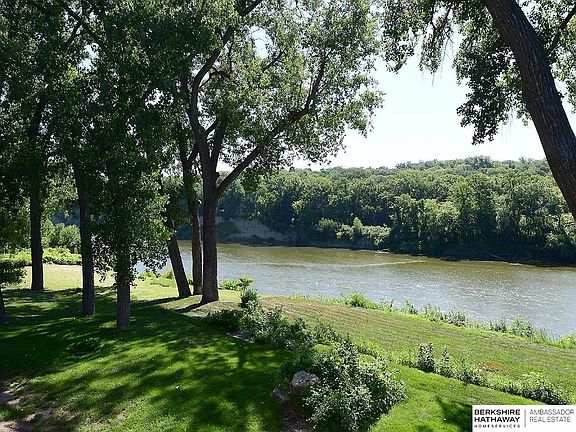 3rd image of 621 Riverside Dr