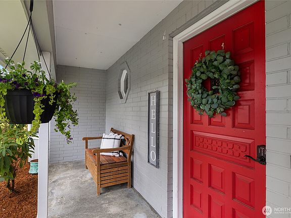 3rd image of 6719 6th Avenue SW
