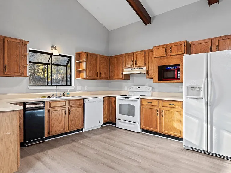 723 Prestwick Dr — Photo 10