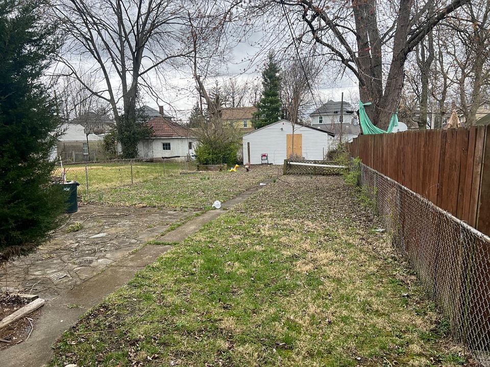2nd image of 864 Ross Ave