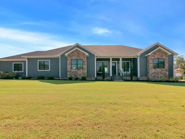 611 Volunteer Dr, Paris, TN 38242